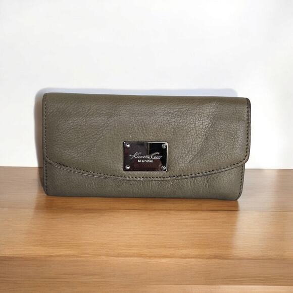 Kenneth Cole Vintage Pebbled Leather Gray Taupe Wallet - Picture 1 of 12